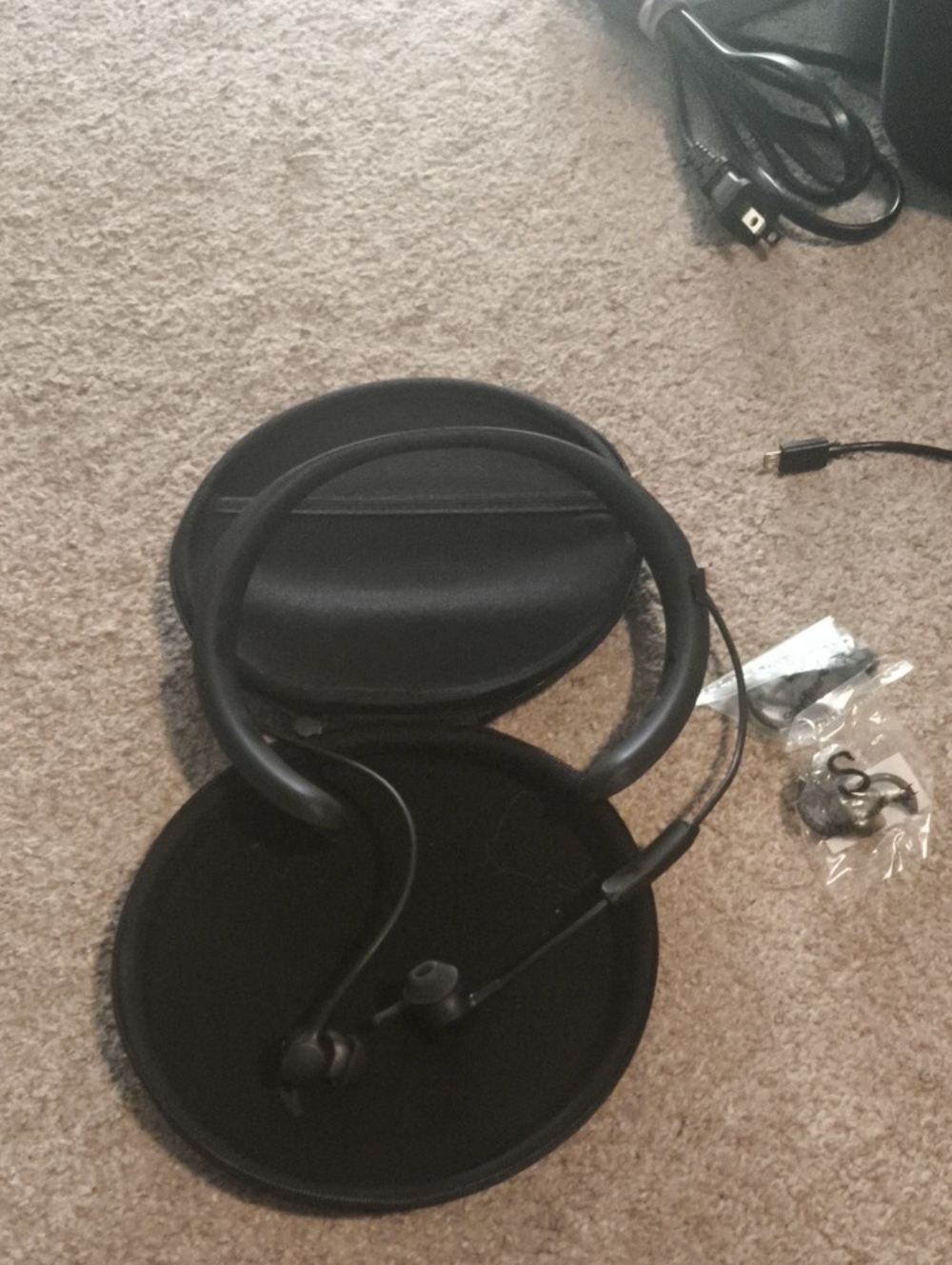 Bose Quiet Control 30 HeadphonFlexible Black Wireless Headphones with Carry Case